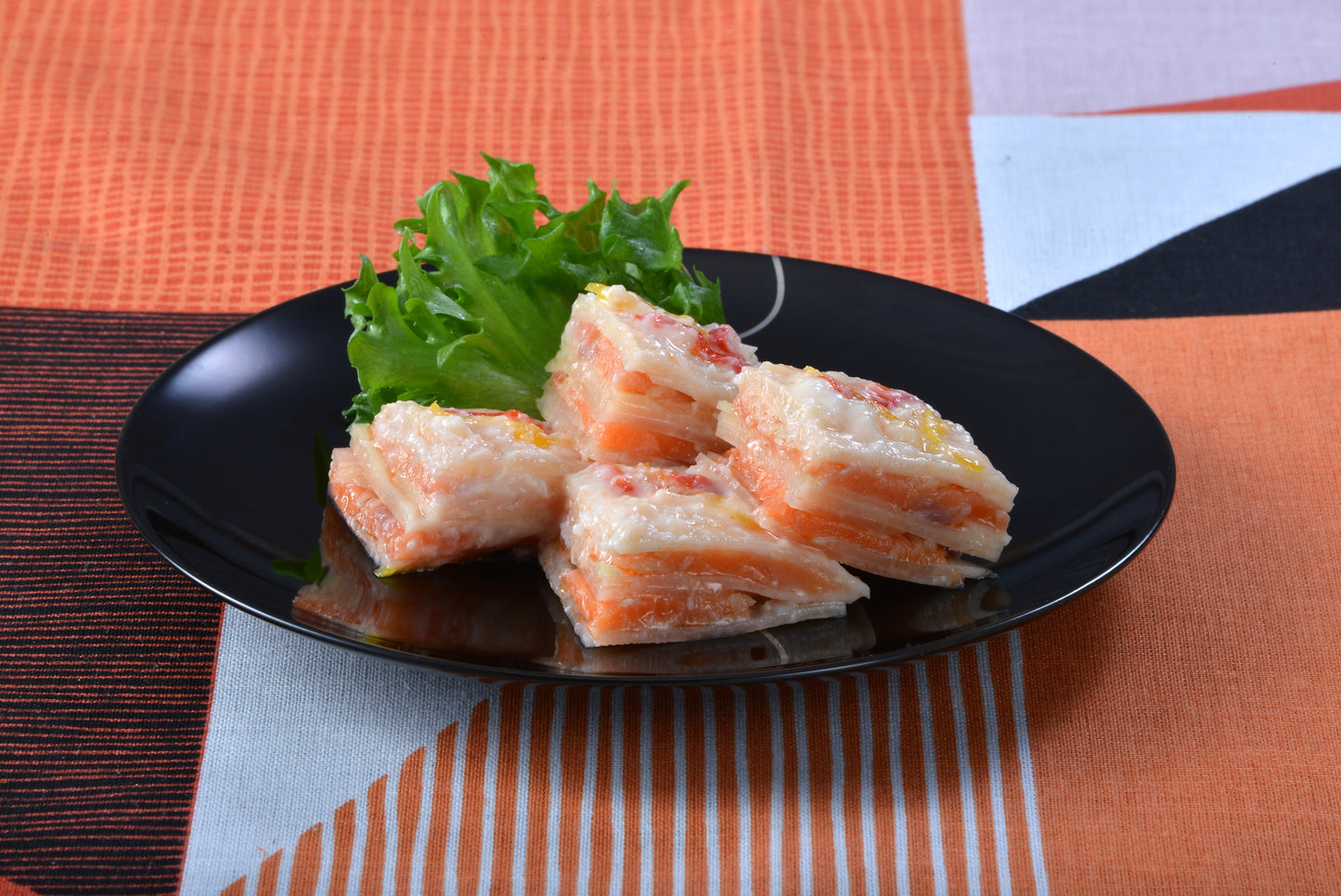 まるでケーキ！な糀漬け とろけるサーモンの旨み！魚と野菜が織りなすおいしさ「ミルフィーユ」【冷凍】【送料別】